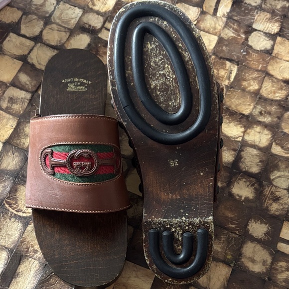 Gucci vintage 1978 Brown Leather Slide Sandals with Green and Red Accents - Picture 6 of 8